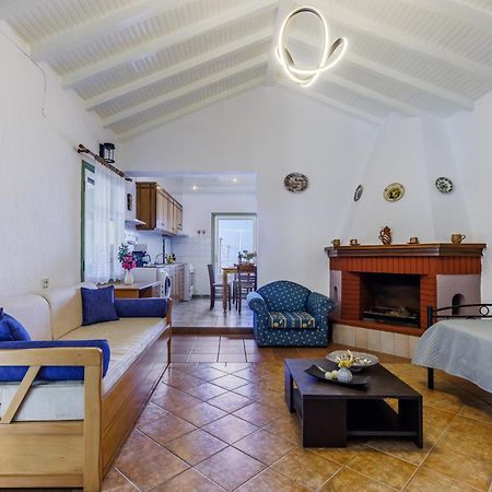 Nerissa Cottage - Skopelos Glossa Atheato Buitenkant foto